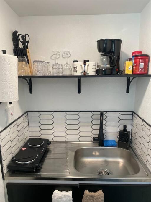 Your Tiny Downtown Home With Backyard Unit D Phoenix Extérieur photo