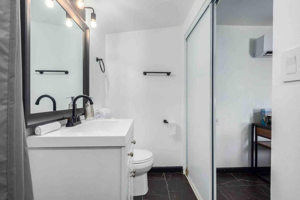 Your Tiny Downtown Home With Backyard Unit D Phoenix Extérieur photo